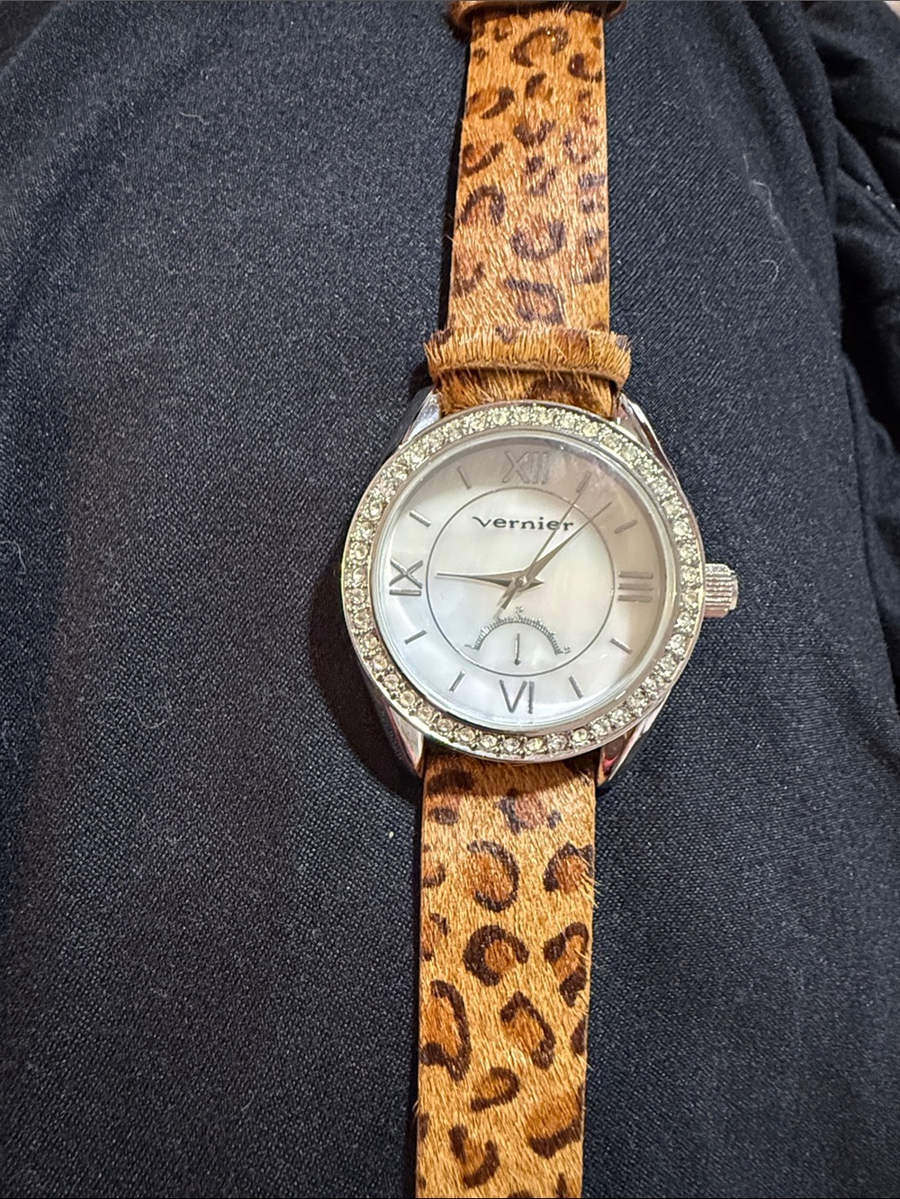 New Vernier Leopard Print Women's Watch with Crystal Bezel 8.5” new battery